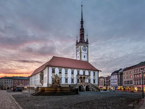 Olomoucká radnice s Caesarovou kašnou