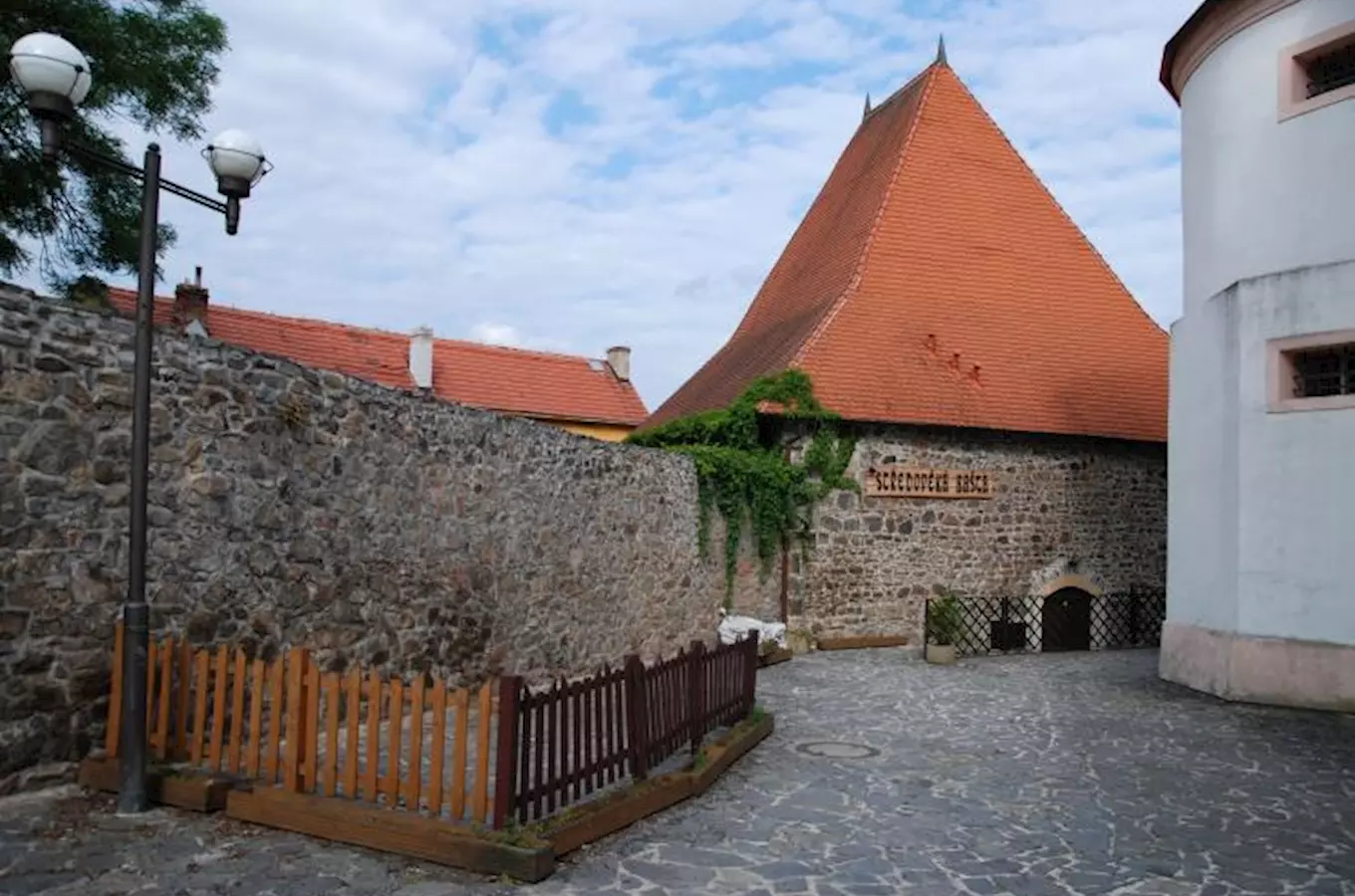 Minoritská bašta v Kadani – Muzeum středověkého válečnictví a dělostřelectva