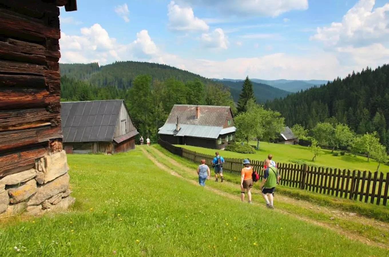 Komentované procházky po Fotostezce Valachy si můžete užít zdarma