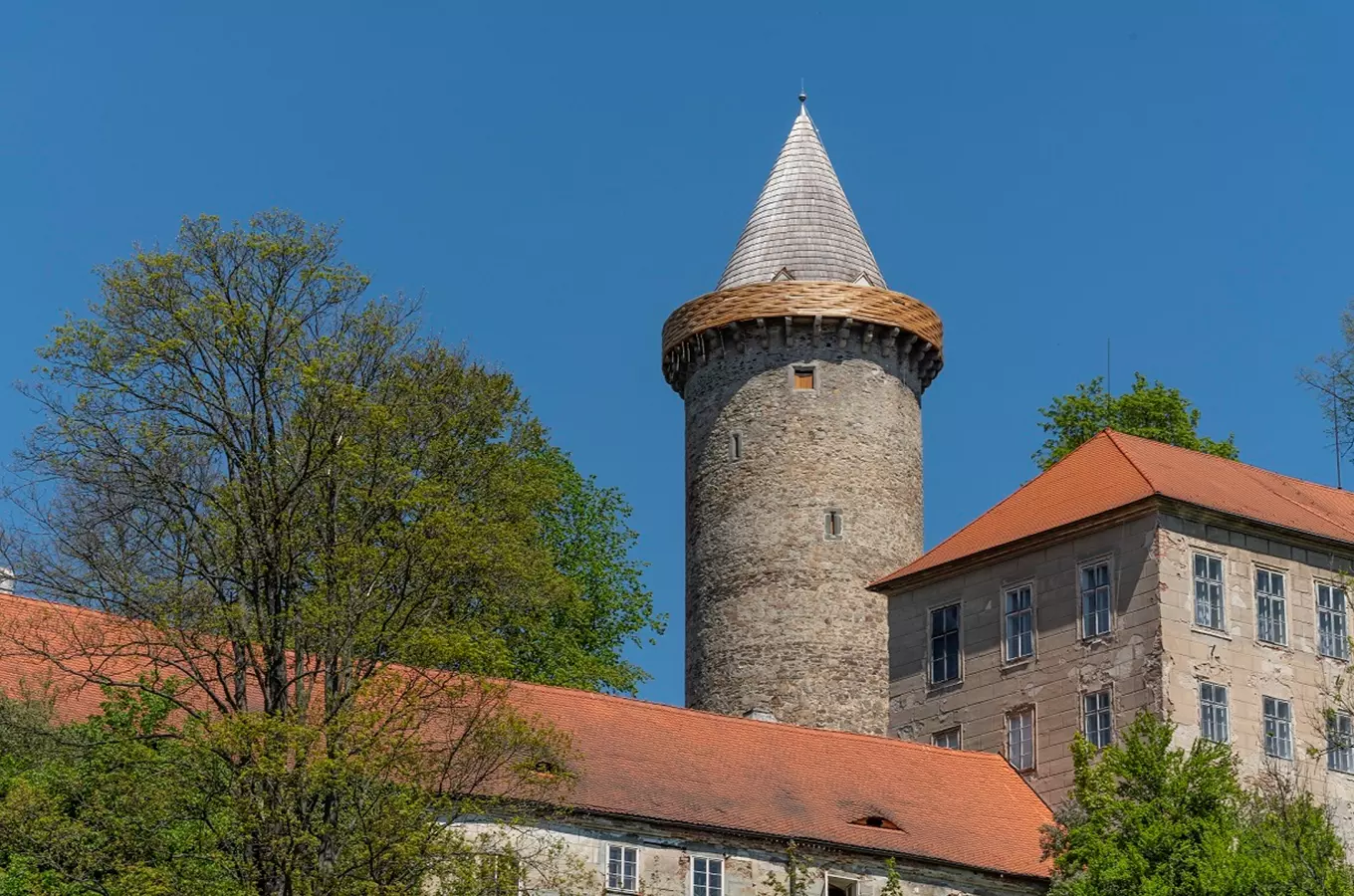Hrad Rožmberk otevírá své expozice, nově zpřístupnil věž Jakobínku