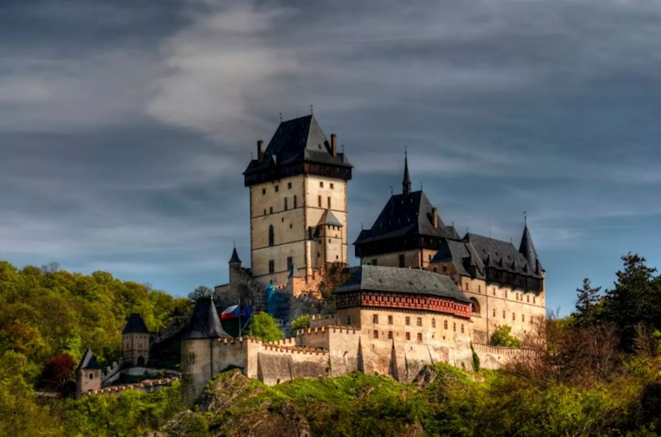 Hrad Karlštejn ožije tento týden nočními prohlídkami 