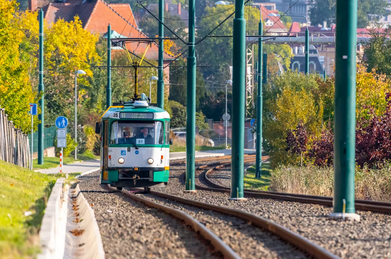 Tramvajová trať z Liberce do Jablonce – jízda tramvají v lese