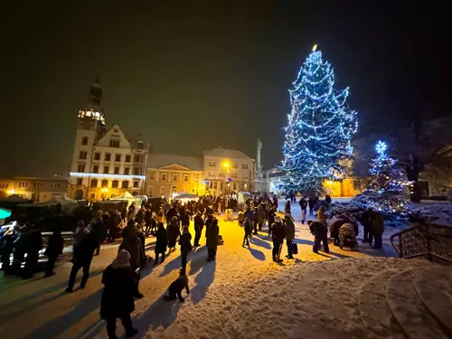 Adventní punčování s rozsvícením vánočního stromu v Hustopečích