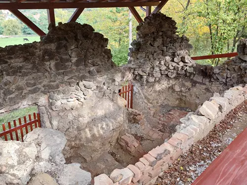 Koněpruská vápenice u Čertových schodů