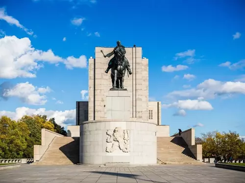 Procházka na Vítkov s návštěvou Národního památníku