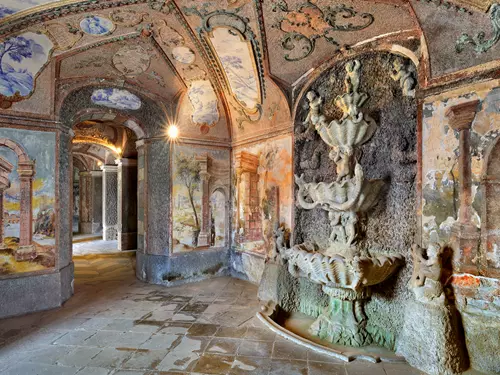 Umělé jeskyně Grotty na zámku Ploskovice
