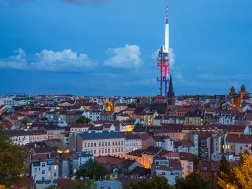 Kruhové výhledy do daleka: 15 tipů na rozhledny spojené s vysílači