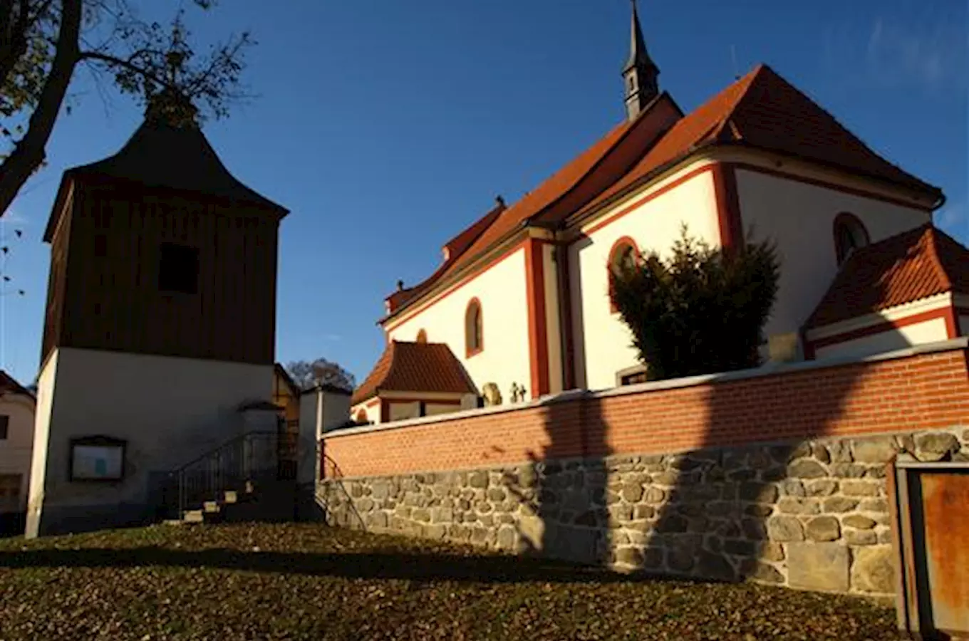 Kostel sv. Mikuláše ve Lnářích