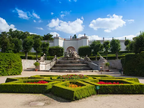 Za romantikou a krásou zahrad se vypravte na zámek Dobříš