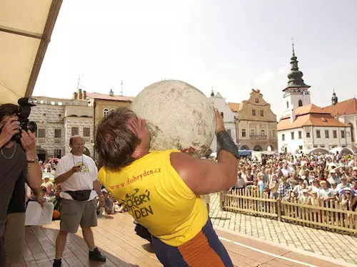 České vydání Guinnessovy knihy světových rekordů 2012 pokřtěno v Pelhřimově
