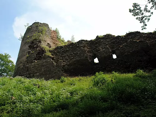 Zřícenina hradu Frymburk u Nového Města nad Metují