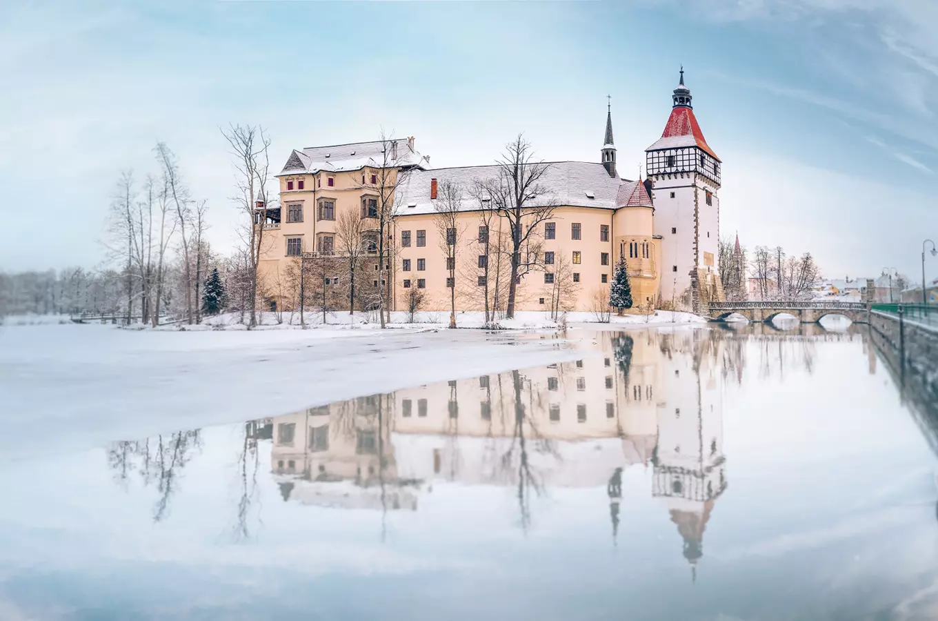 Vodní zámek Blatná – nejen za daňky a princeznami