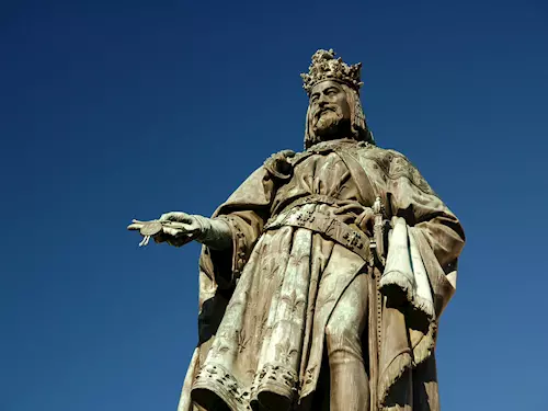 Socha Karla IV. – novogotický památník na Křížovnickém náměstí v Praze