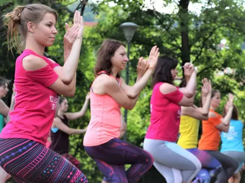 Lekce jógy zdarma v Karlových Varech – Cvičte jógu s námi 2020