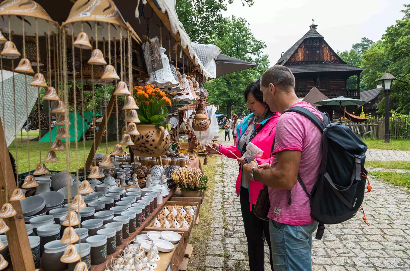 Zvonečkový jarmark láká na tradiční setkání hrnčířů, keramiků a dráteníků