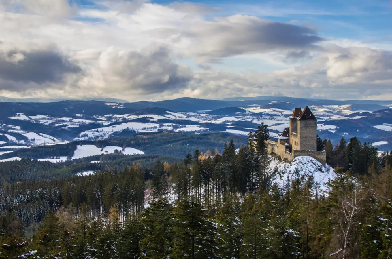 Vánoční Kašperské Hory lákají na prohlídky města i hradu