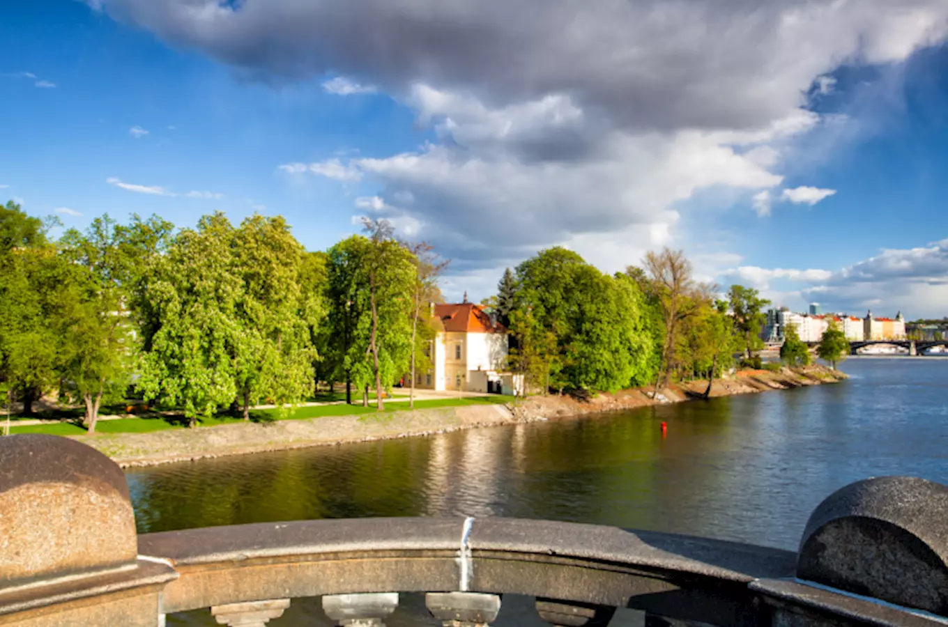 Střelecký ostrov – relaxační oáza v srdci Prahy