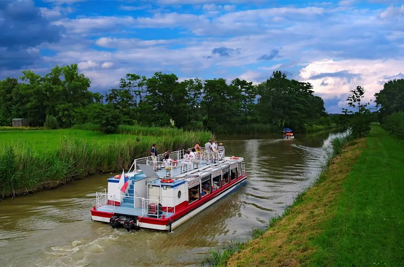 Unikátní pavba po Baťově kanále k 80. výročí zahájení rekrační plavby