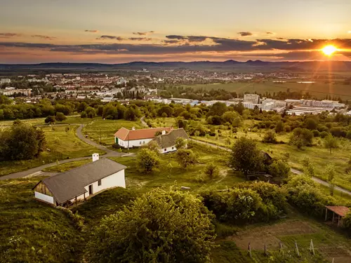 Tradice, Zlínský kraj: lidová architektura, tradiční řemesla a folklorní slavnosti, Kudy z nudy