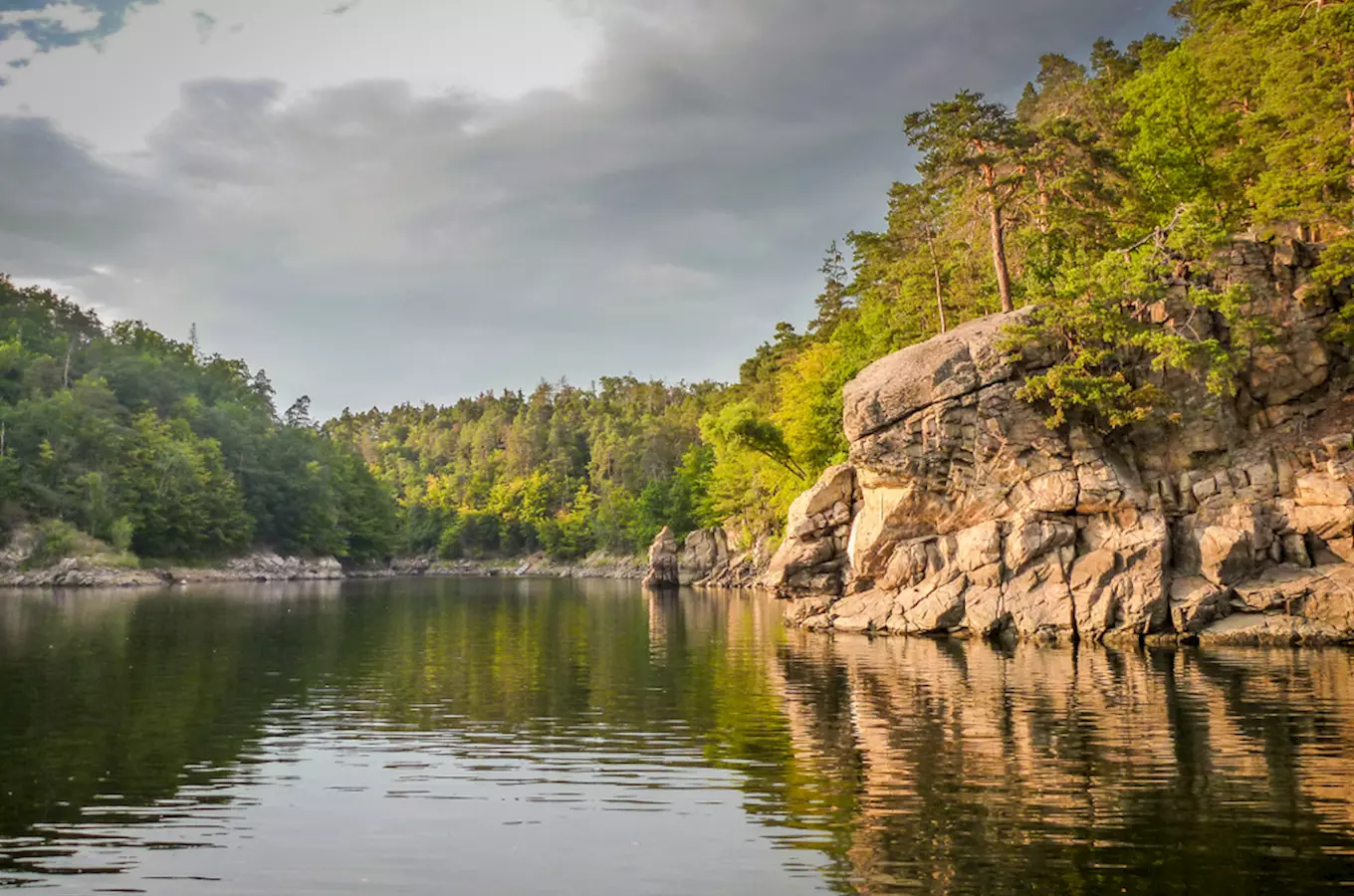 Dalešická přehrada – lodní doprava, romantika a množství cyklotras