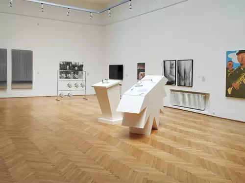 Výstava Svoboda v pubertě – umění 90. let