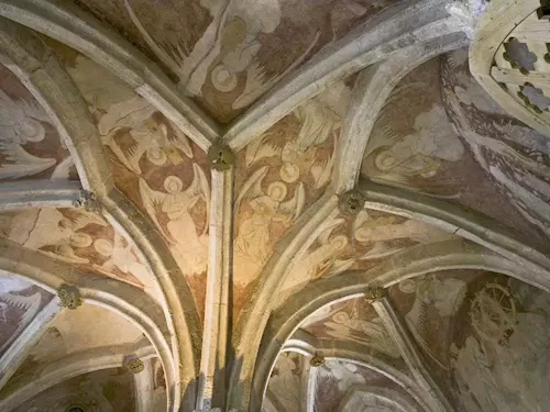 Vzácné stropní malby v kryptě sv. Kateřiny