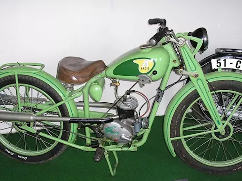 Muzeum historických motocyklů a expozice hraček Bečov nad Teplou