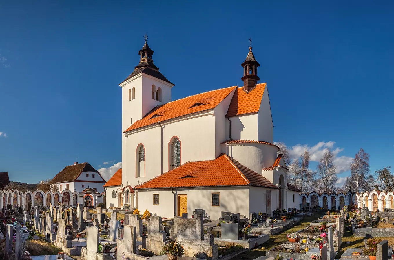 Kostel sv. Petra a Pavla v Albrechticích nad Vltavou