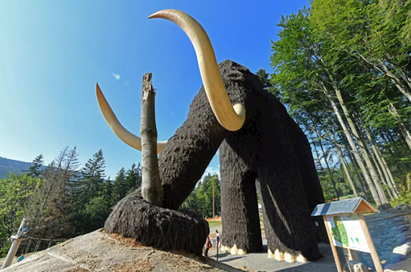 Obří mamut v resortu Dolní Morava