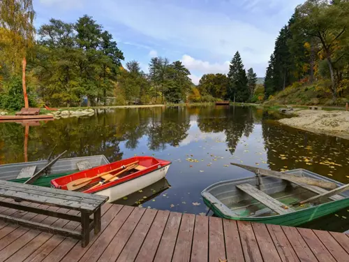 Užijte si podzimní hrad Bečov: procházkou v zahradě, prohlídkami hradu či pozorováním kovářských mistrů