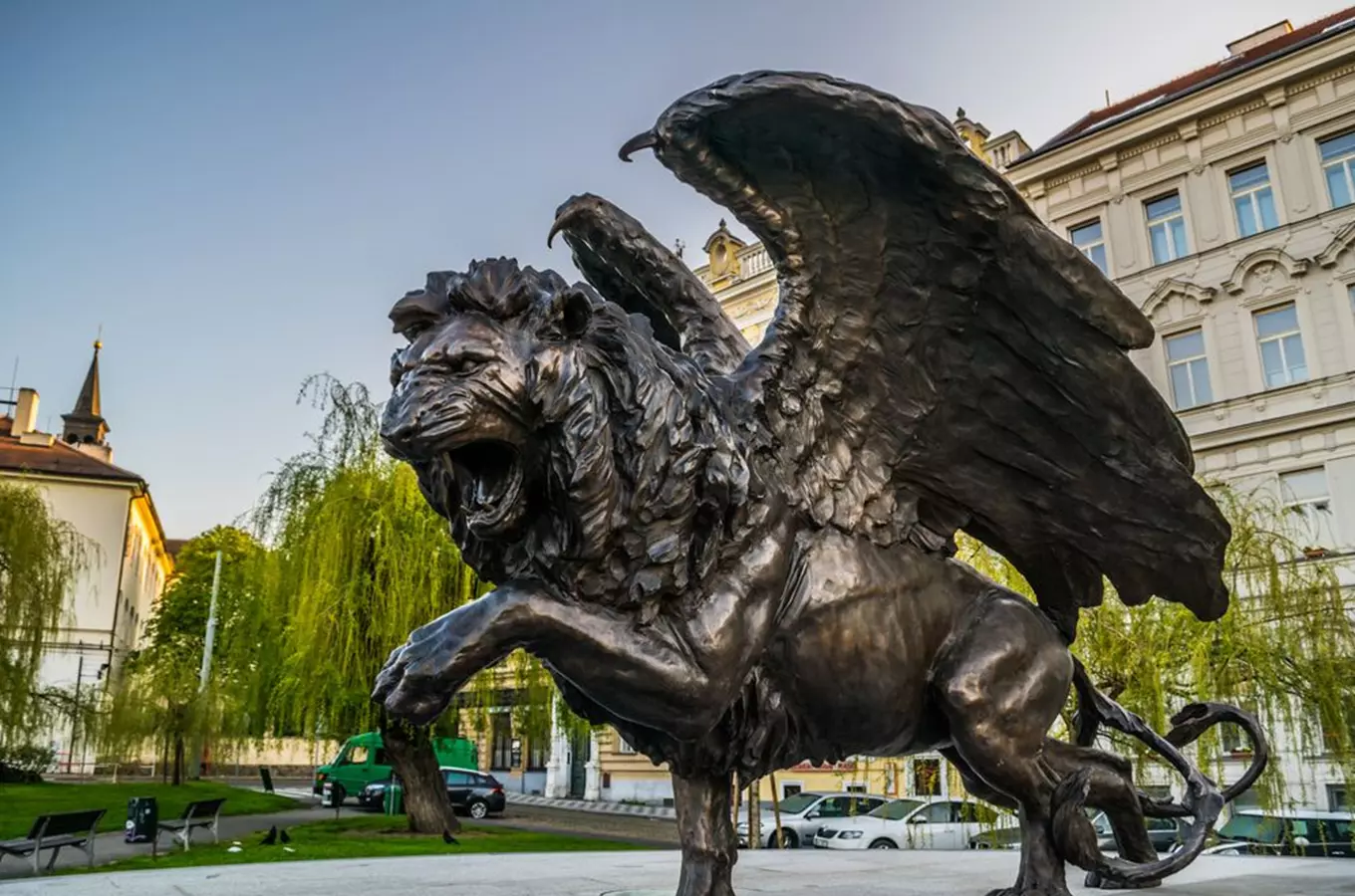 Čtrnáct krajů & čtrnáct tipů: objevte sochy, stopy a příběhy českých lvů