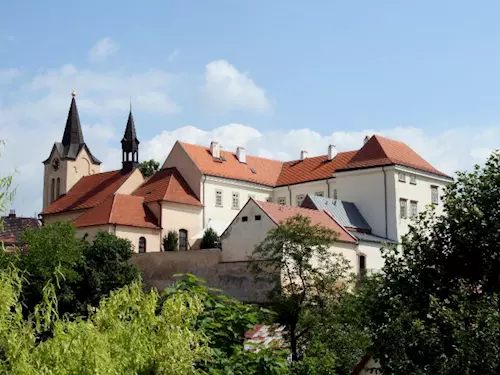 Chvalský zámek v Horních Počernicích – dotek romantiky na okraji Prahy