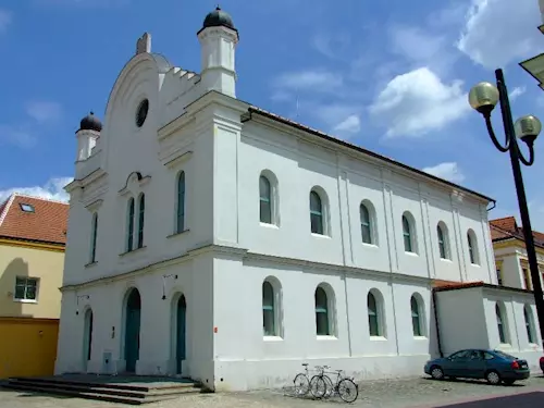 Synagoga Břeclav – expozice o historii židovské komunity