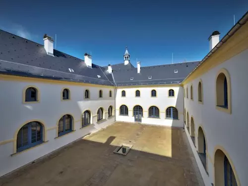 Františkánský klášter v Hostinném