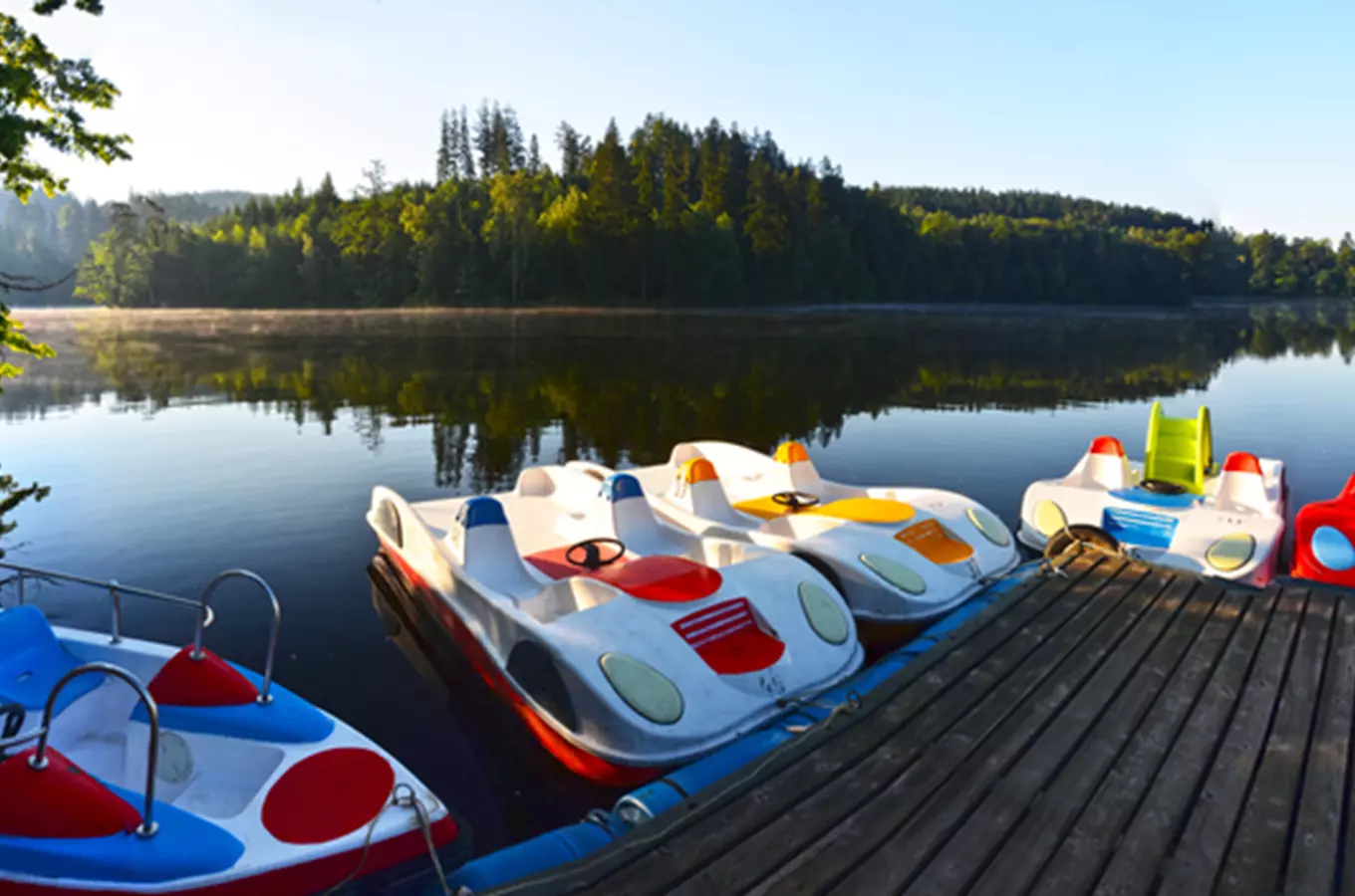  Půjčovna elektrolodí a šlapadel na přehradě Pastviny 