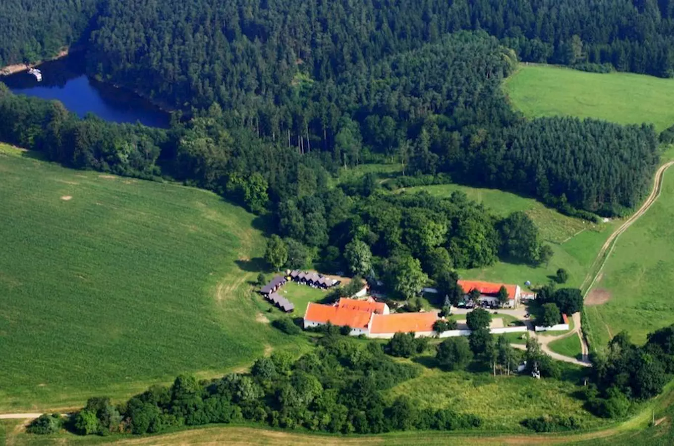 Tvrz Holešice u Orlické přehrady