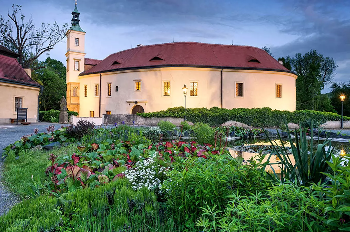 Muzejní noc v zajetí překladu a příběhů ve Středočeském muzeu v Roztokách u Prahy