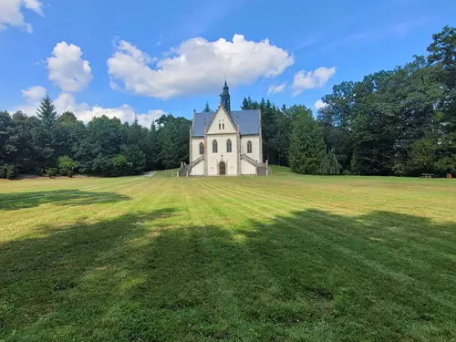 Zámecký park a hrobka na zámku Orlík nad Vltavou