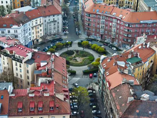 Škroupovo náměstí v Praze – dokonalé kruhové náměstí 