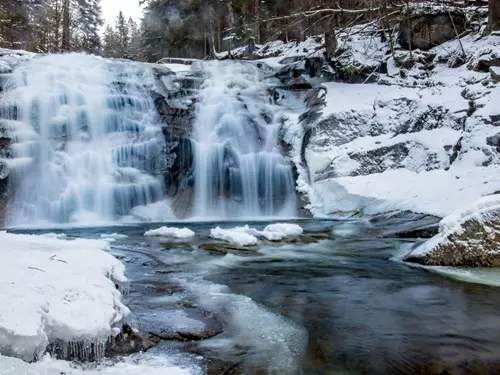 Tipy na výlety k nejhezčím zimním vodopádům 