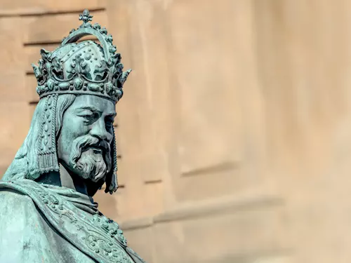 Karel IV., rytíř i zbožný sběratel ostatků, se narodil před 708 lety