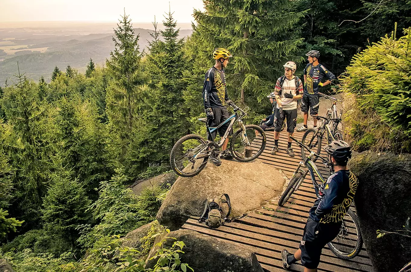 Užijte si singltreky a bikeparky: historie, aktuality a zajímavosti