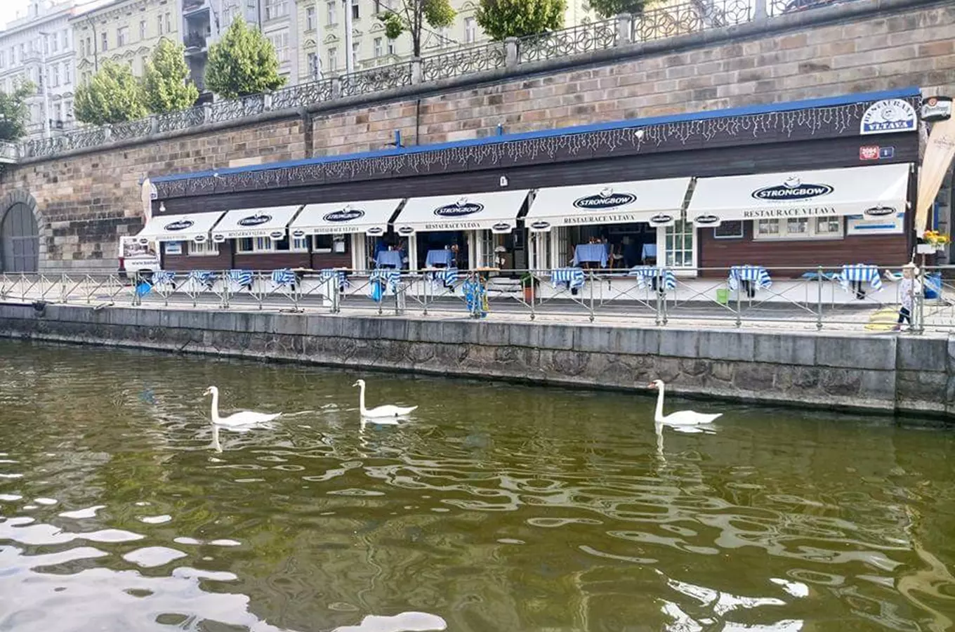 Restaurace Vltava na Rašínově nábřeží