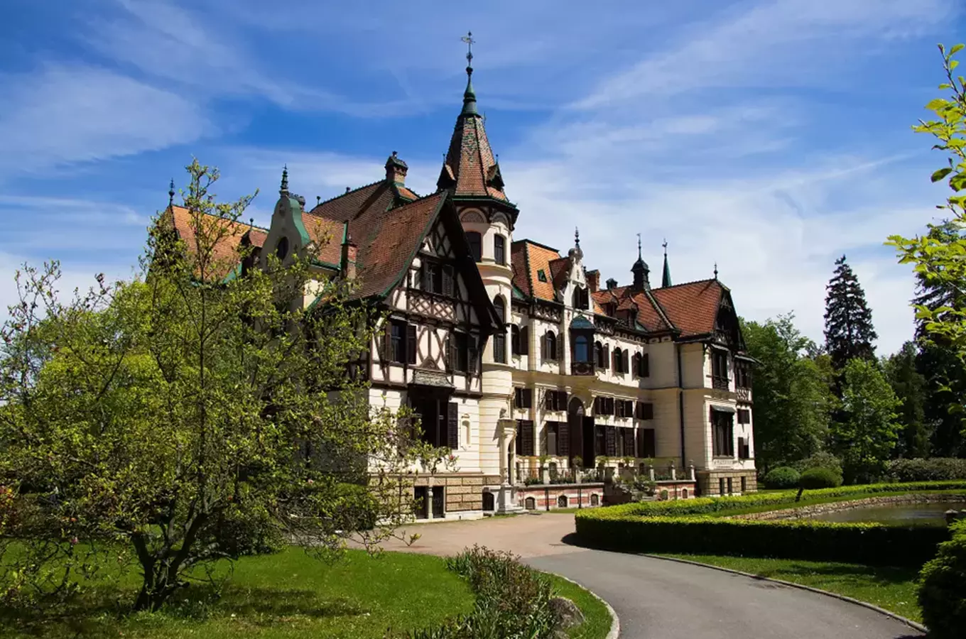 Seilern-Aspang – šlechtický rod, který vybudoval romantický zámek Lešná