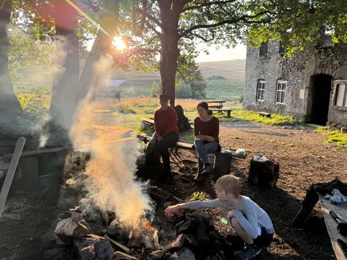 Zaniklá osada Königsmühle ožije landartovým festivalem