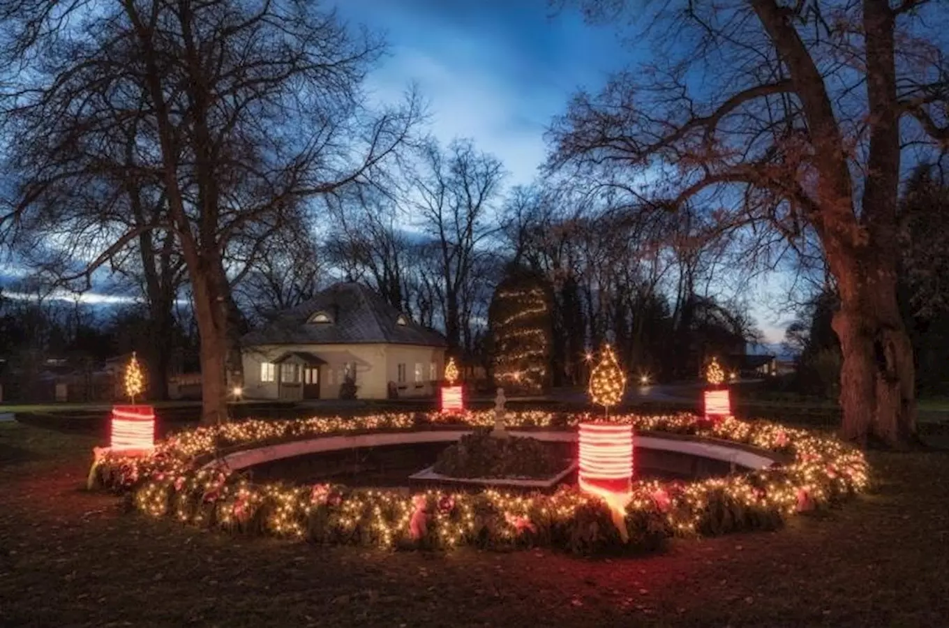 Adventní prohlídky zámku Loučeň budou zahájeny křtem největšího adventního věnce v Česku