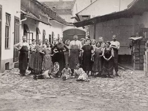 Muzeum olomouckých tvarůžků v Lošticích si připomíná 115 let od pořízení historické fotografie