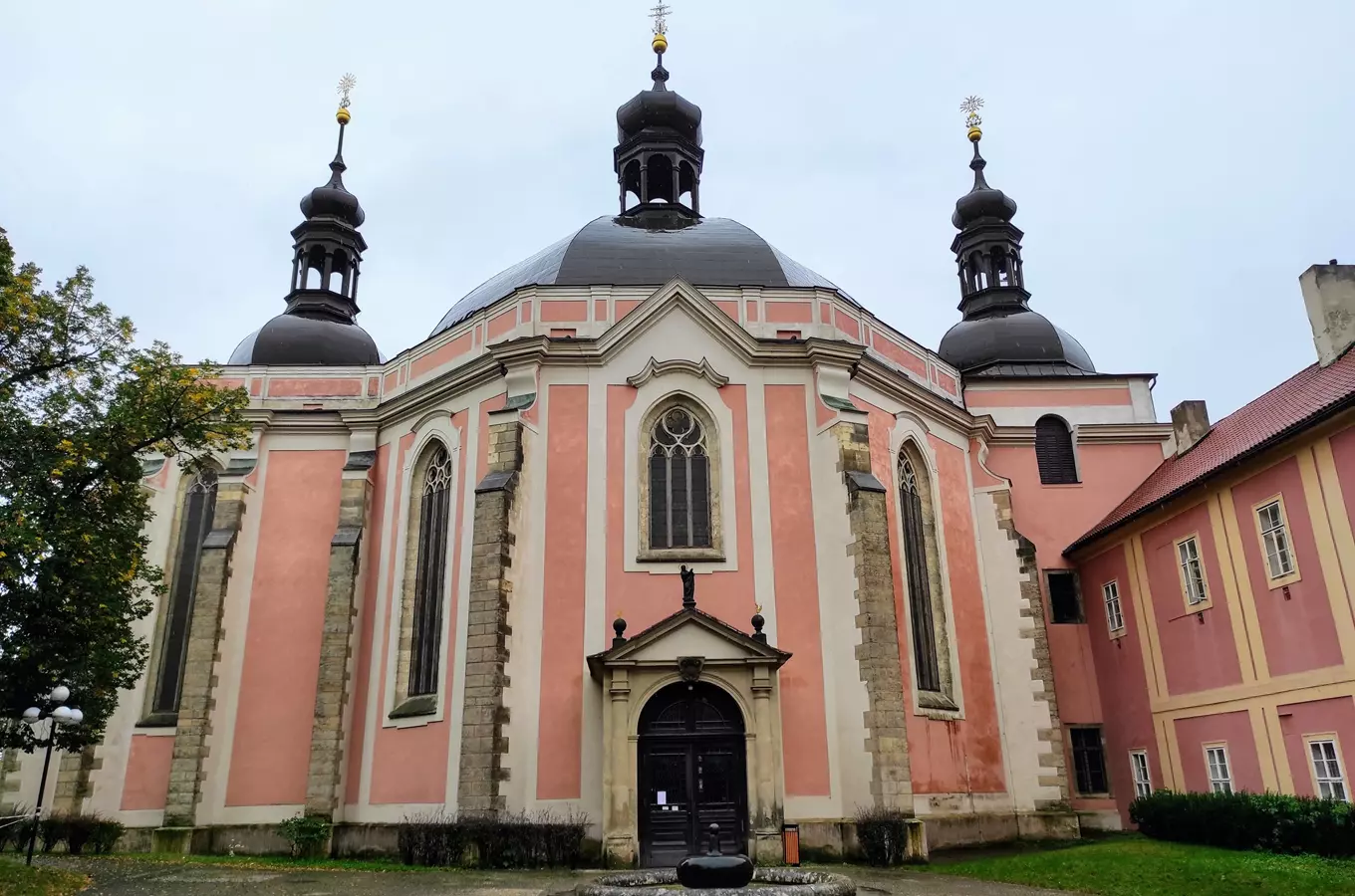 Prohlídka kostela Na Karlově  při svíčkách a výstup ke zvonům