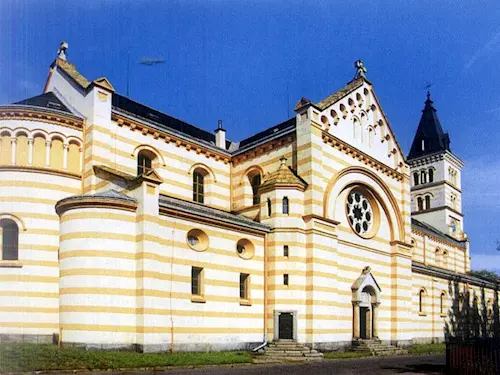 Novorománská bazilika Božího Těla v Kraslicích 