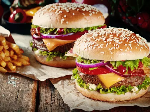 15 tipů, kam zajít na dobrý burger